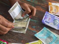 盧比兌美元匯率創歷史新低91.85