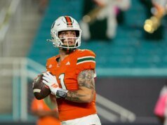 印第安納球迷對卡森貝克的全國冠軍手勢感到不滿,費爾南多門多薩引起了熱烈的歡呼