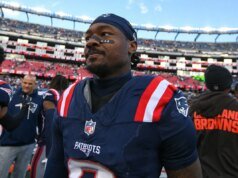 在愛國者隊正式與史蒂芬·迪格斯分道揚鑣後,邁克·弗拉貝爾獲得了 1680 萬美元的獎金。