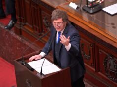 「法西斯分子與噴射機」:麥莉在會議開始時與基什內爾主義的所有交集