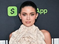 凱莉詹納 (Kylie Jenner) 在《名利場》封面上大肆曬黑皮膚。