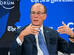 拉里·芬克敦促投資者在伊朗戰爭市場動盪之際“買入更多”