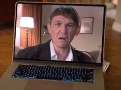 新杜威在《馬爾科姆一家》復興版的最新預告片中發表演說。