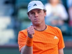 亞歷克斯米切爾森 (Alex Michelsen) 在印第安維爾斯 ATP 巡迴賽上擊敗前冠軍泰勒弗里茨 (Taylor Fritz)