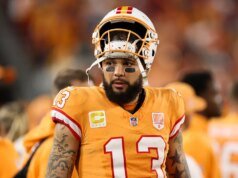 NFL 自由球員:麥克·埃文斯離開海盜隊加盟 49 人隊,合約為期 3 年