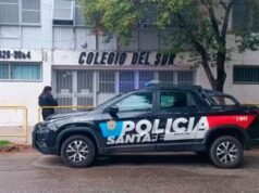 由於懸掛帶有黑手黨威脅的旗幟,一所學校停課