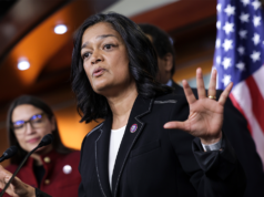 民主黨捍衛有關伊朗戰爭權力的決議,並警告長期危機