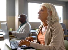 詐騙者利用公共資源瞄準寡婦和離婚婦女。