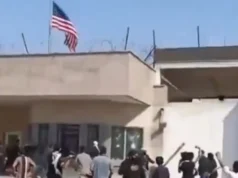 由於對伊朗襲擊的憤怒,美國駐卡拉奇領事館附近爆發暴力事件