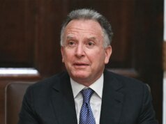 川普大使警告伊朗將在幾天內取消武器地位