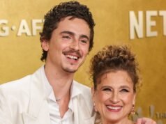 凱莉詹納 (Kylie Jenner) 缺席 2026 年演員獎頒獎典禮,蒂莫西柴勒梅德 (Timothée Chalamet) 與她的母親一同抵達