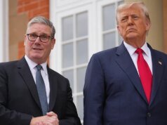 川普就航母進駐中東的可能性指責英國首相