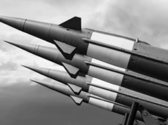 阿聯酋攔截從伊朗發射的9枚彈道飛彈和33架無人機