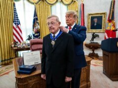 執教聖母大學以不敗戰績奪冠的盧·霍爾茨去世,享年 89 歲 – 《丹佛郵報》