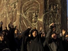 哈梅內伊過世後的德黑蘭:哀悼集會,但也在街頭跳舞