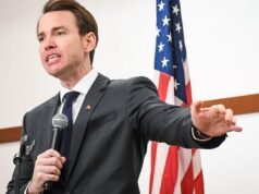 眾議員凱文·凱利選擇不挑戰共和黨同僚湯姆·麥克林托克