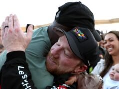 泰勒雷迪克與麥可喬丹一起慶祝三連冠