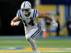 報道:小馬隊和亞歷克·皮爾斯週二“似乎有可能”達成協議