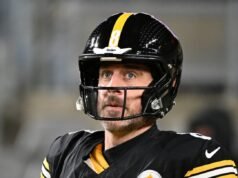 阿隆·羅傑斯仍然是一名自由球員,他只有一個明顯的追求者