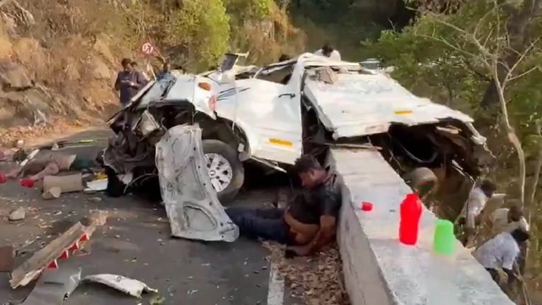 哥印拜陀道路事故：泰米爾納德邦旅遊貨車從髮夾彎墜入峽谷後造成 9 人死亡、數人受傷（觀看影片）