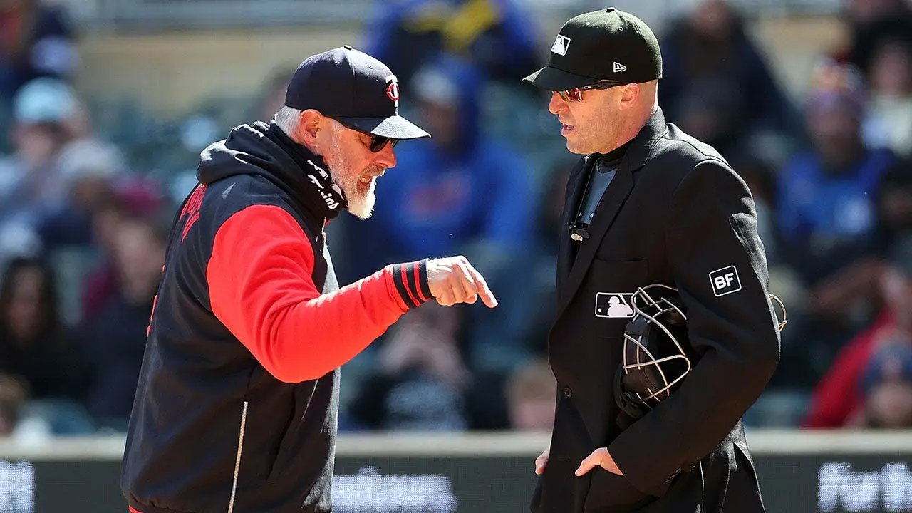 MLB 新聞：雙胞胎隊經理德里克謝爾頓因熱麥克風感到沮喪而被驅逐