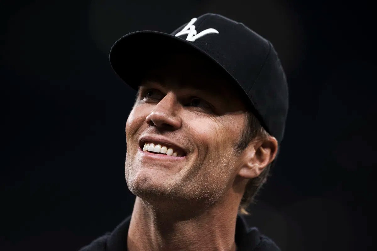 「不再有足球員」：湯姆布雷迪的傳聞女友阿利克斯厄爾發誓不再與 NFL 球員約會