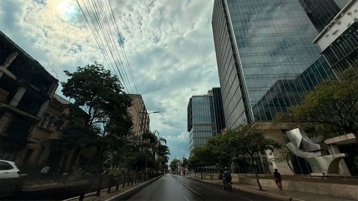 4 月 19 日 聖地亞哥-德爾埃斯特羅 這週日的天氣： 全天有雨、雷暴和黃色警報