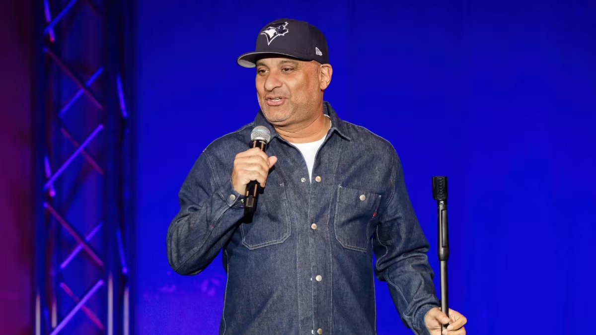 Russell Peters 談到他的加爾各答和 Pornpur 根源：「我喜歡印度菜，尤其是 bhel puri…；」但我從未看過寶萊塢電影。 」