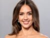傑西卡·阿爾芭 (Jessica Alba) 使用 Sweed Glass 粉底來打造膚色