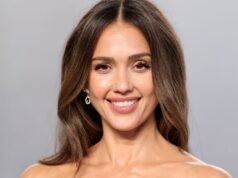 傑西卡·阿爾芭 (Jessica Alba) 使用 Sweed Glass 粉底來打造膚色