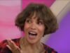 當哈莉貝瑞 (Halle Berry) 認為自己被問到一個猥褻的性問題時,她感到非常尷尬,這讓她大笑並抽搐