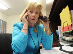 南希·考克斯 (Nancy Cox) 為戰勝狡猾的流感而奮鬥,去世,享年 77 歲