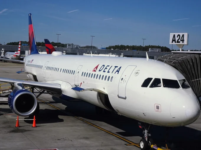 1440px-Delta_Air_Lines_A321-211_N126DN_MSN_10297_as_DL_2354_Atlanta_ATL.webp