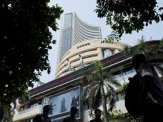 股市在激烈的交易中下跌;Sensex 指數下跌114點