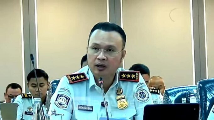 1779711431_6a13f01268296-dirjen-imigrasi-hendarsam-marantoko_gemini_1265_711.jpg