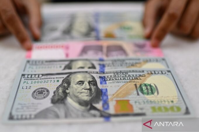 1779734694_nilai-tukar-rupiah-melemah-115-poin-2788411.jpg