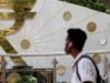 盧比兌美元收在歷史低點95.73