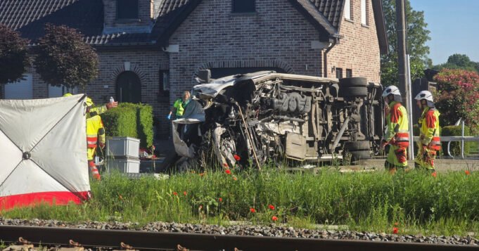 26int-belgium-crash-ctvg-facebookJumbo.jpg