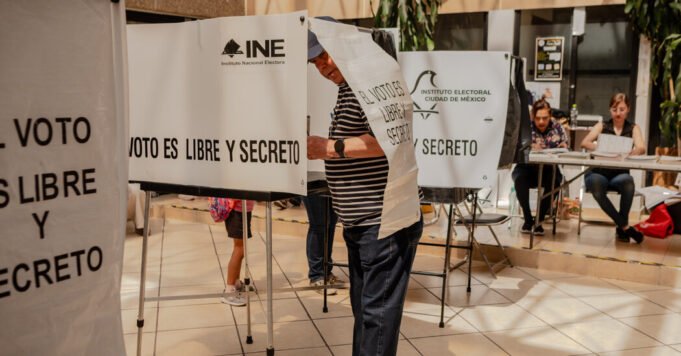 29int-mexico-elections-photo-wflh-facebookJumbo.jpg