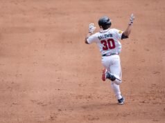 勇士隊驚慌失措地離開亞特蘭大,25歲球星在場邊遭到殘酷毆打