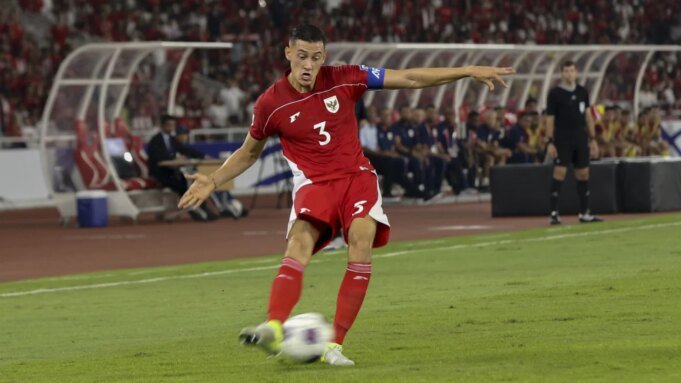 6841ca06047a9-jay-idzes-indonesia-vs-china-di-kualifikasi-piala-dunia-2026_1265_711.jpg