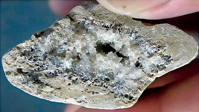 Crystals-1779464326922_d.png