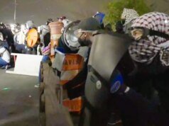 隨著紐瓦克拘留中心的抗議活動加劇,ICE 官員放置胡椒球
