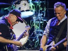 布魯斯·斯普林斯汀 (Bruce Springsteen) 和湯姆·莫雷洛 (Tom Morello) 在 PeopleFest 上大放異彩