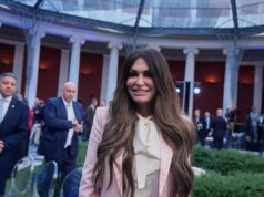 金伯利·吉爾福伊爾 (Kimberly Guilfoyle) 為麥當勞啦啦隊激怒了希臘人