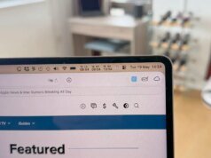 如何防止選單列項目隱藏在 MacBook Pro 凹口後面