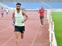 古爾維爾辛格 (Gulvir Singh) 在洛杉磯聲音跑步田徑節上打破男子 5000 公尺銀牌國家紀錄