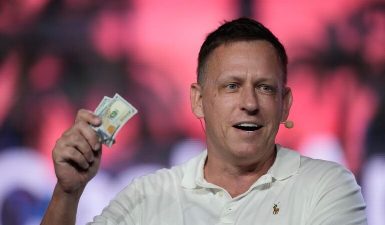 彼得泰爾 (Peter Thiel) 以 1,200 萬美元買下布宜諾斯艾利斯豪宅，暫時舉家移居阿根廷