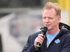 NFL Accelerator 計劃在暫停後又恢復了。這時,第一次出現了白人。