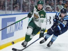 Silvertips 隊在紀念杯揭幕戰中為兩支球隊擊敗了 Saginaws